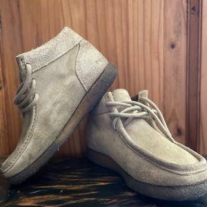 Mens size 7 Classic Chippewa Chukkas